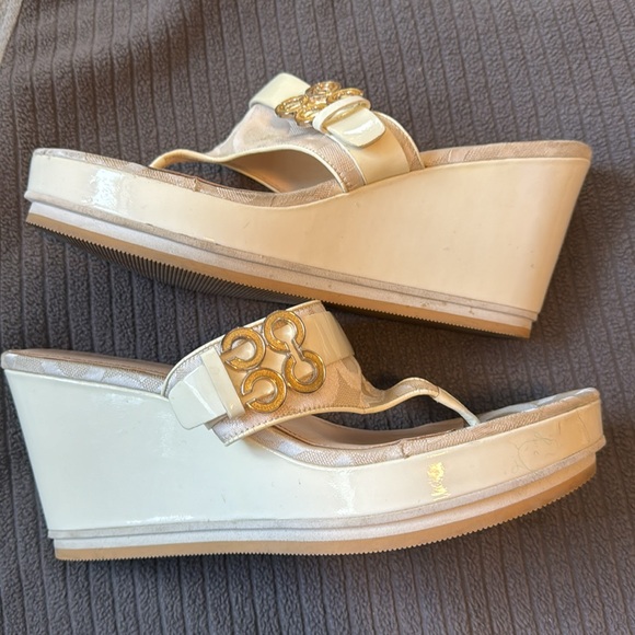 COACH | Sandal size 9 B - Picture 3 of 5